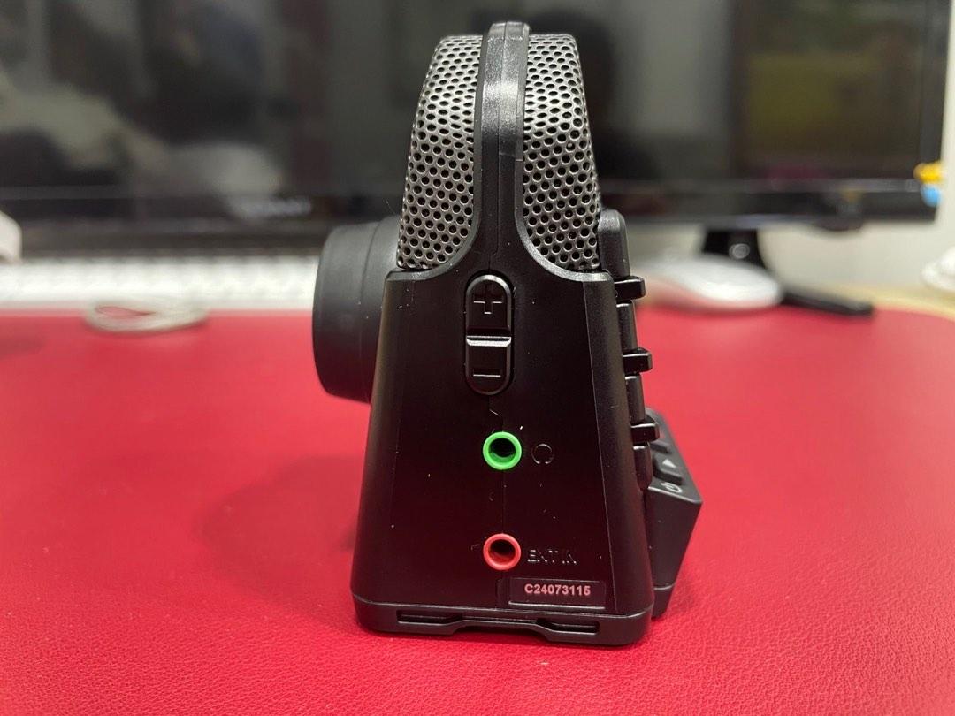 ZOOM Q2N4K, Photography, Video Cameras on Carousell