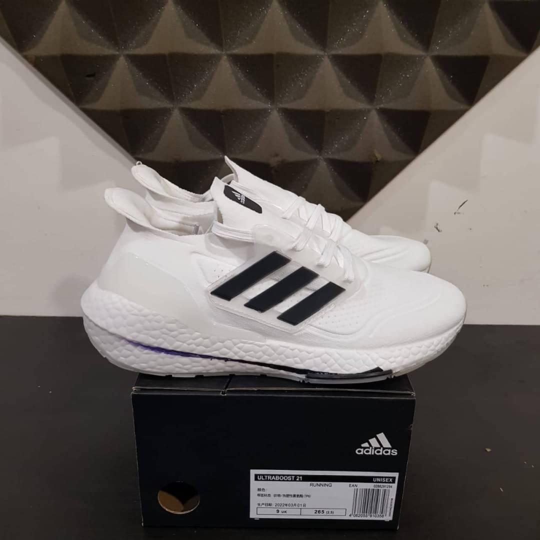 Adidas Ultra Boost 21 White Black, Fesyen Pria, Sepatu , Sneakers di  Carousell