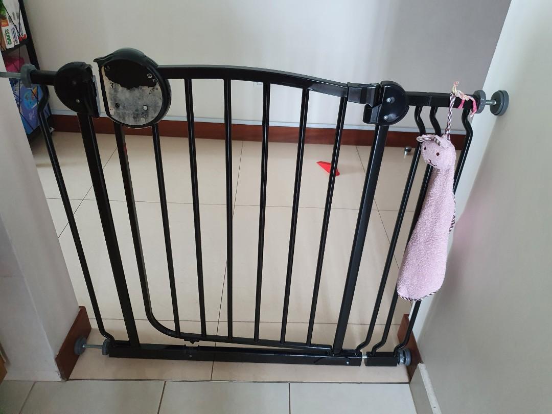 Lucky baby safety hot sale gate