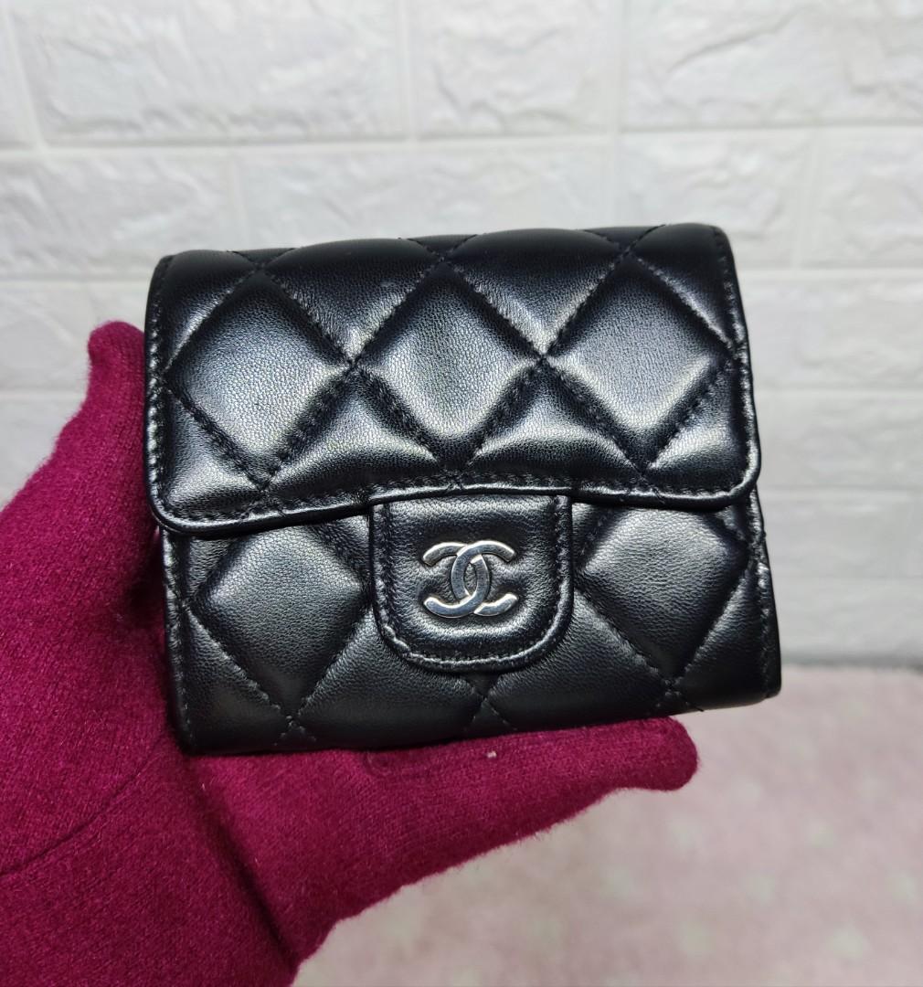 Chanel Classic Flap Card Holder Wallet, Women's Fashion, Bags & Wallets,  Wallets & Card holders on Carousell