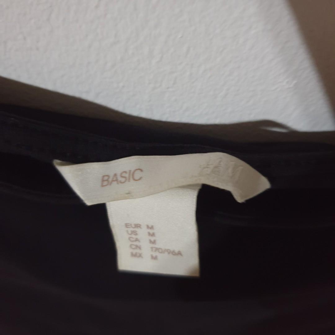 H&M Offshoulder Blouse (Category: Blouses) located in Valenzuela. Submitted by phase2shop (Listing ID 1193010944, Image 3). Description: medium no flaws strechable.