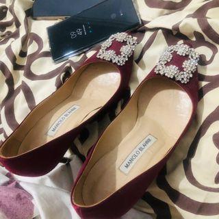 Manolo Blahnik hangisi silk satin pumps