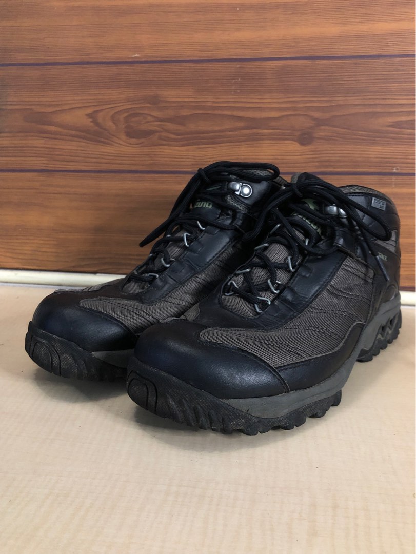 Mizuno hiking deals boots
