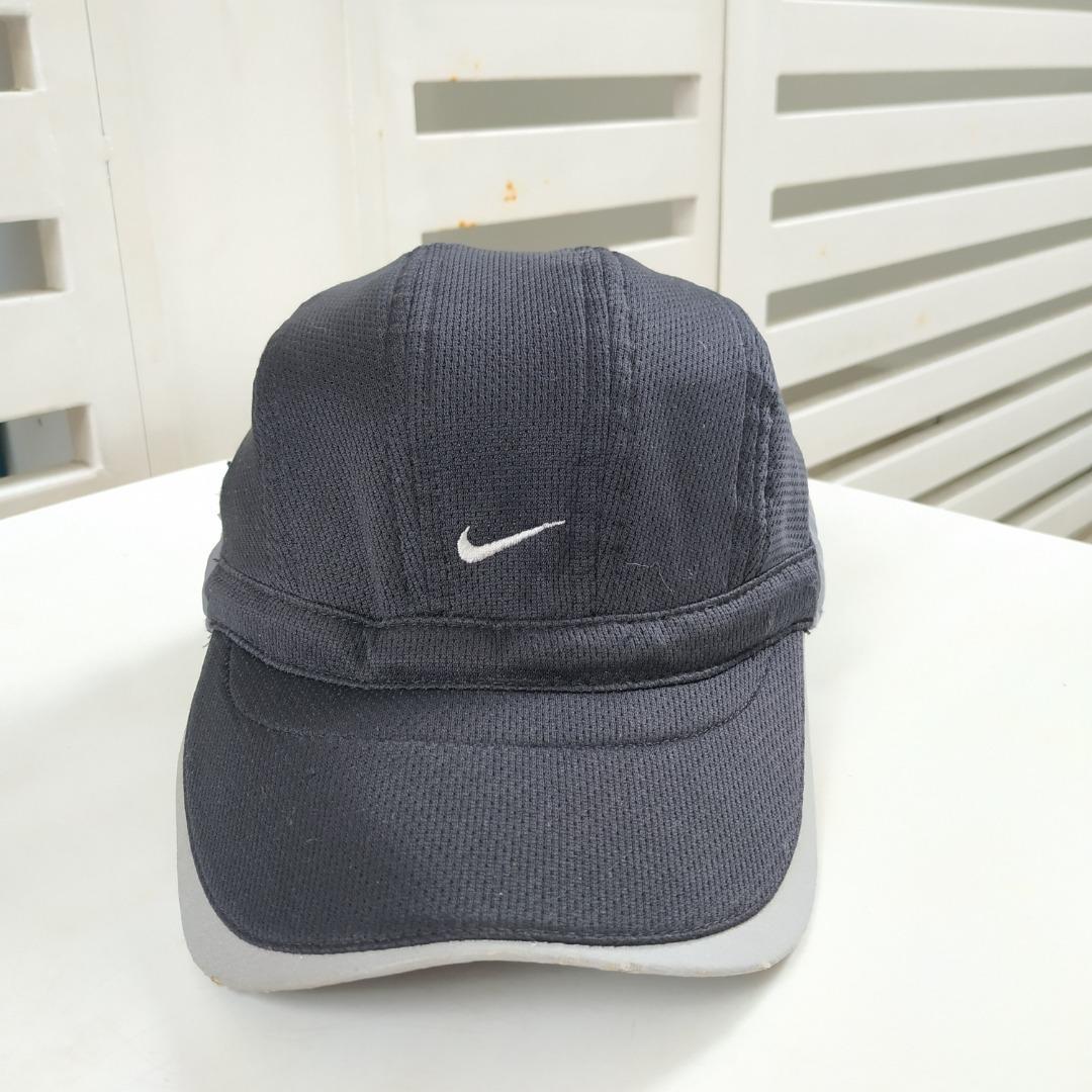 Black nike running best sale hat