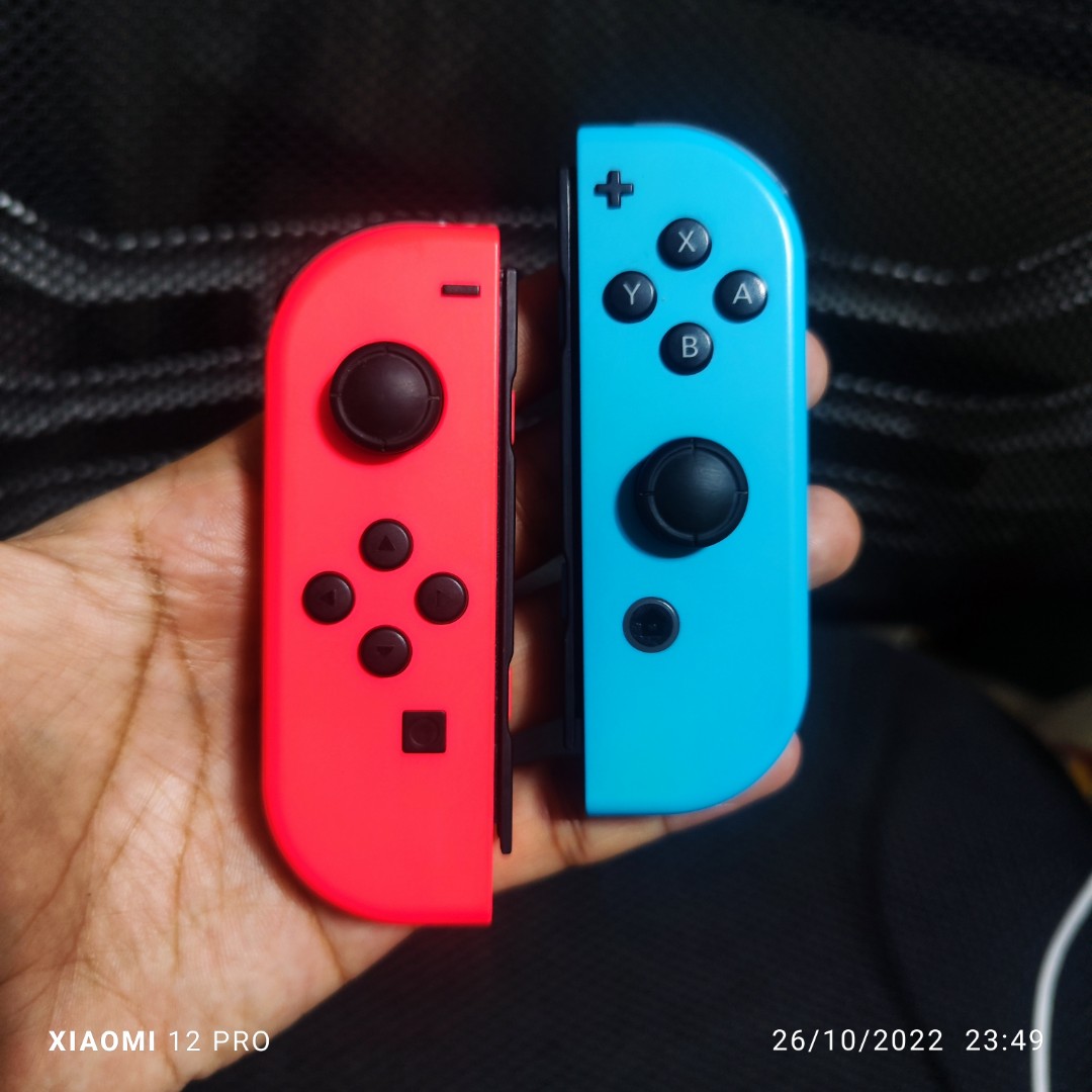 Nintendo switch joycon original neon red and blue, Video Gaming, Gaming ...