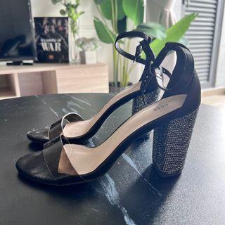 Nose crystal block heels