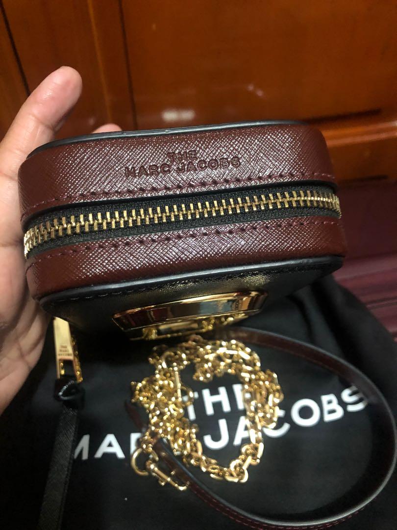 Original marc jacobs hotshot sling bag, Luxury, Bags & Wallets on Carousell