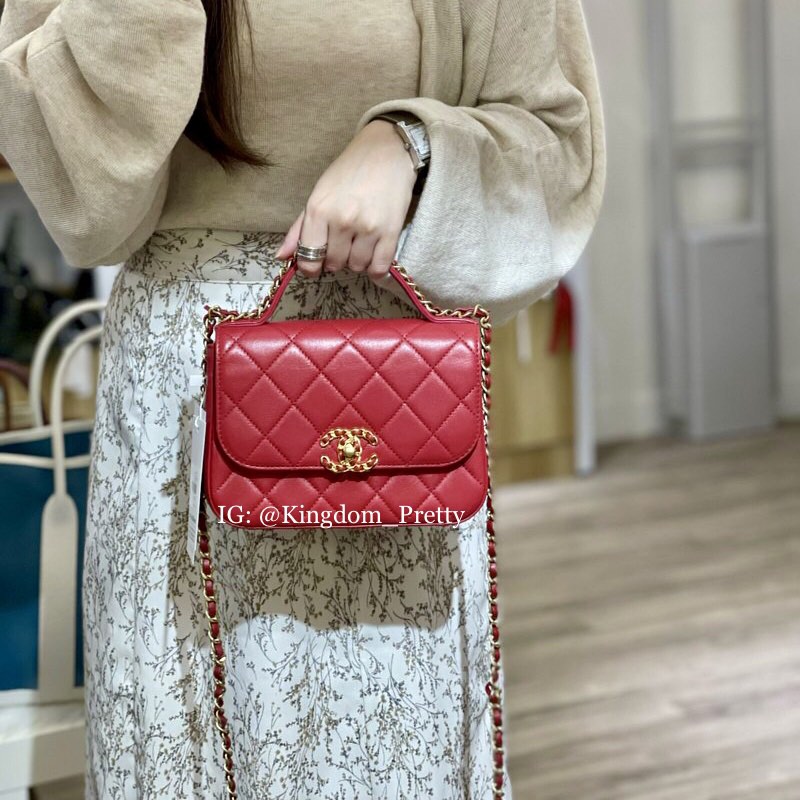 Chanel 19 Chain Infinity Red Lambskin handle bag, 名牌, 手袋及銀包