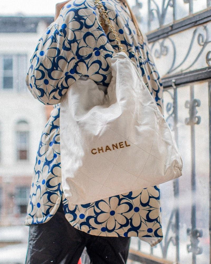 Chanel Large 22 White Bag GHW – PH Luxury Consignment