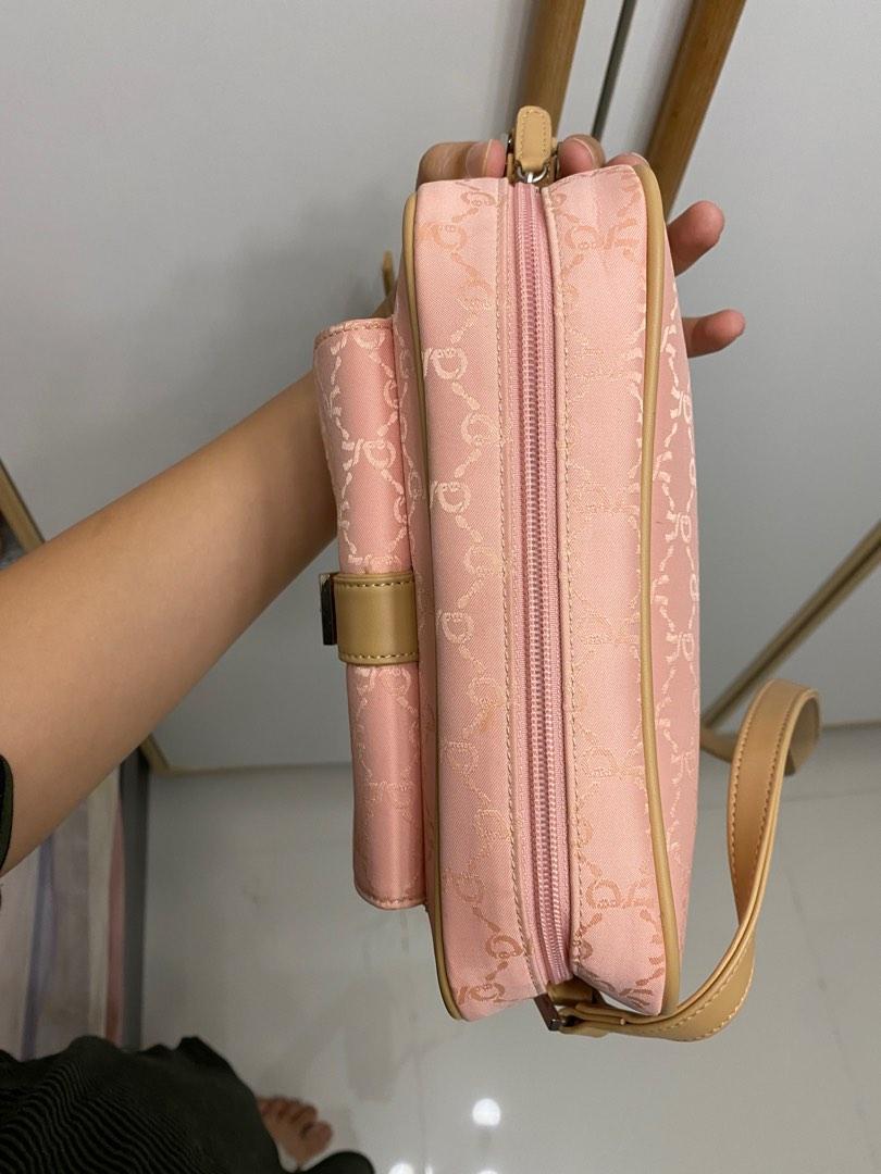 Roberta Di Camerino Sling Bag (Authentic) (Category: Luxury Bags & Wallets) located in Mabalacat. Submitted by loveforvintagebags (Listing ID 1192857684, Image 3). Description: .