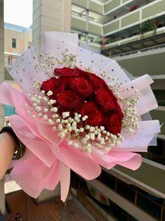 Roses baby's breaths flower bouquet /birthday/anniversary/Graduation/Proposal/Free Delivery