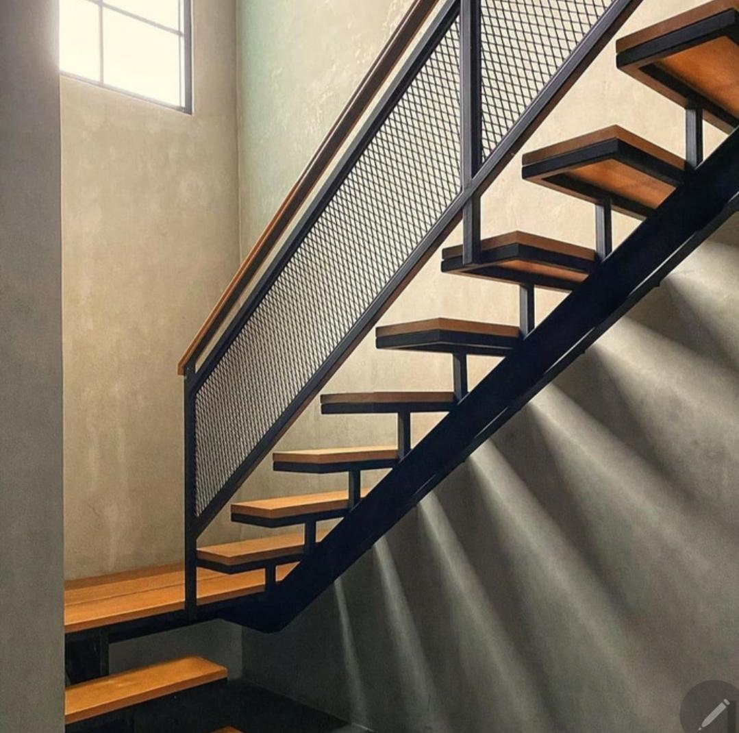 tangga baja wf pinjakan kayu, Jasa, Lainnya di Carousell