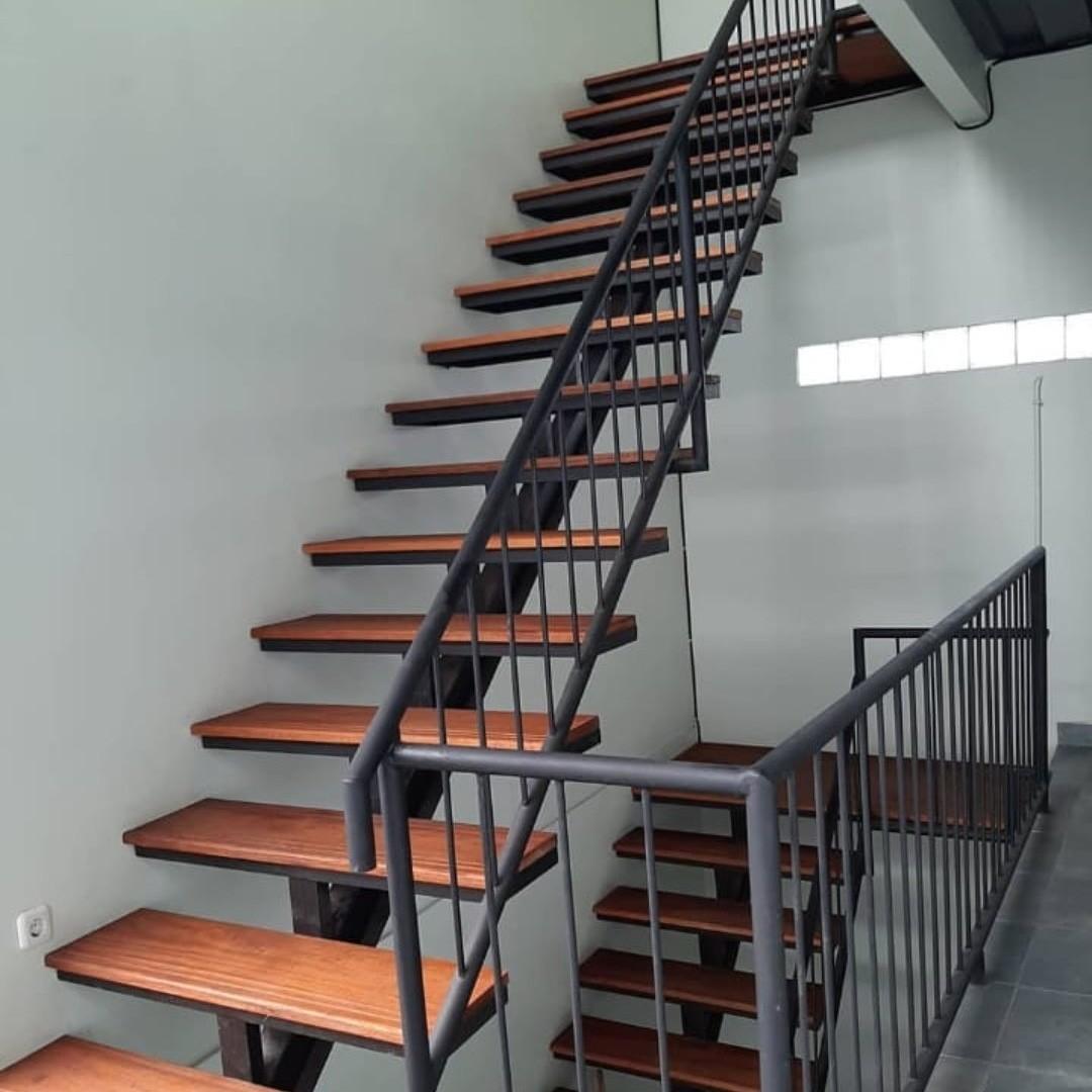 tangga baja wf pinjakan kayu on Carousell