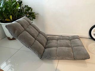 Tatami folding chair