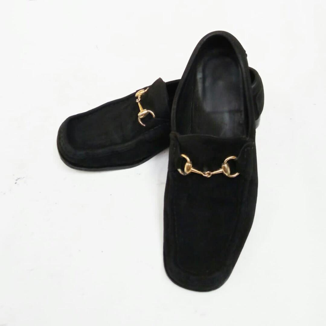 Fitness Långiver Møntvask Vintage Gucci Black Suede Loafers with Gold Tone Horse Bit, Men's Fashion,  Footwear, Dress shoes on Carousell