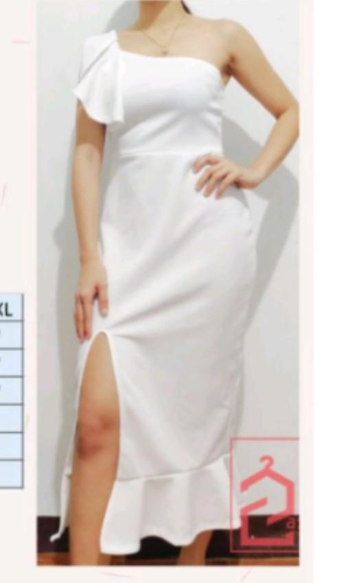 White civil wedding dress (Category: Dresses) located in Quezon City. Submitted by rmprism (Listing ID 1192835600, Image 1). Description: never been worn. sinukat lang. malaki tingnan yung tiyan ko kaya benta nalang. fits s-m. for your reference i'm size medium maganda fit nya sakin malaki lang talaga tiyan ko kasi kakapanganak ko lang mode of payment: bpi delivery: lalamove, grab, mr. speedy kayo po magbook.