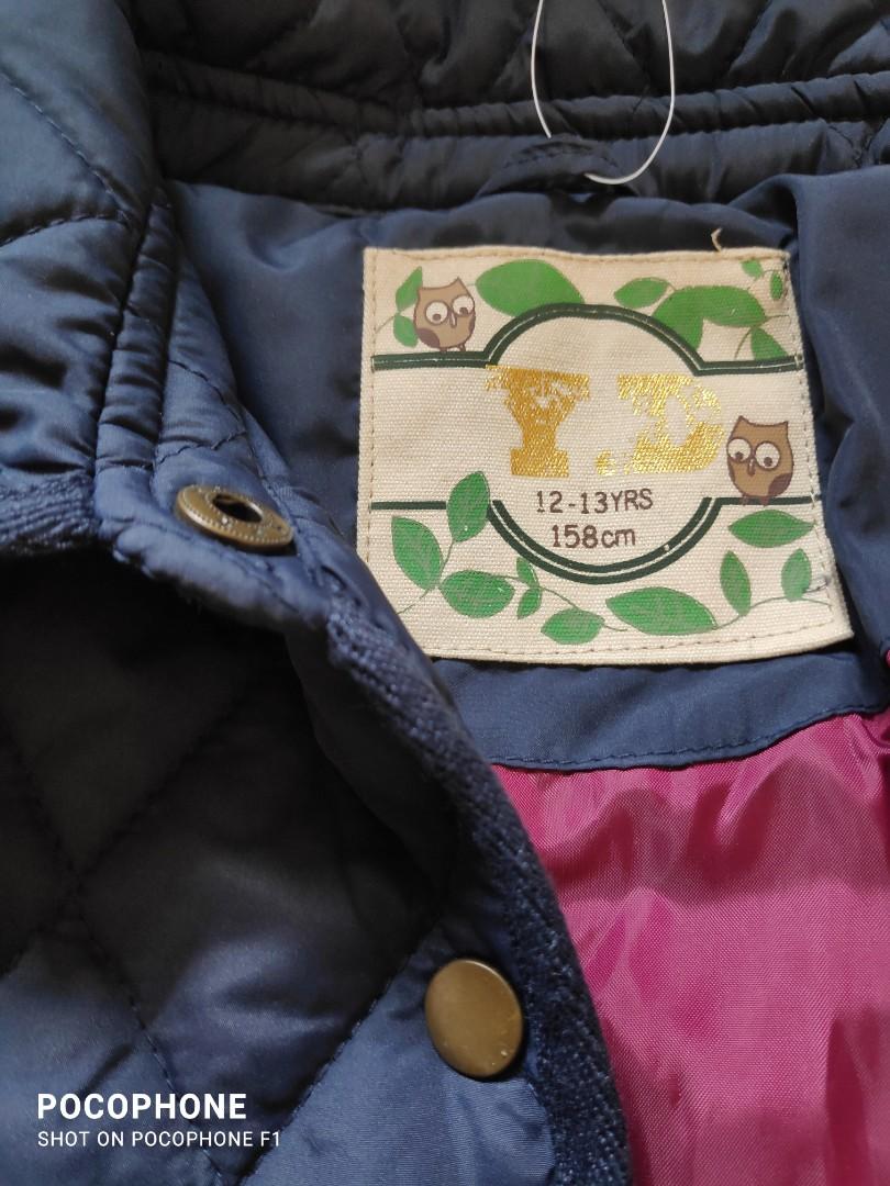 Winter Jacket (Category: Coats, Jackets and Outerwear) located in Singapore. Submitted by bamboo4rest (Listing ID 1192840424, Image 4). Description: Brand new with tag. A navy blue fully lined quilted jacket. Snap button front closure and 2 front flap pocket with snap button. Size 12 to 13 years old. Can fit a petite size adult. Measurements Chest 48cm Shoulder 40cm Sleeve 50cm Length 60cm Contact me if you are interested.