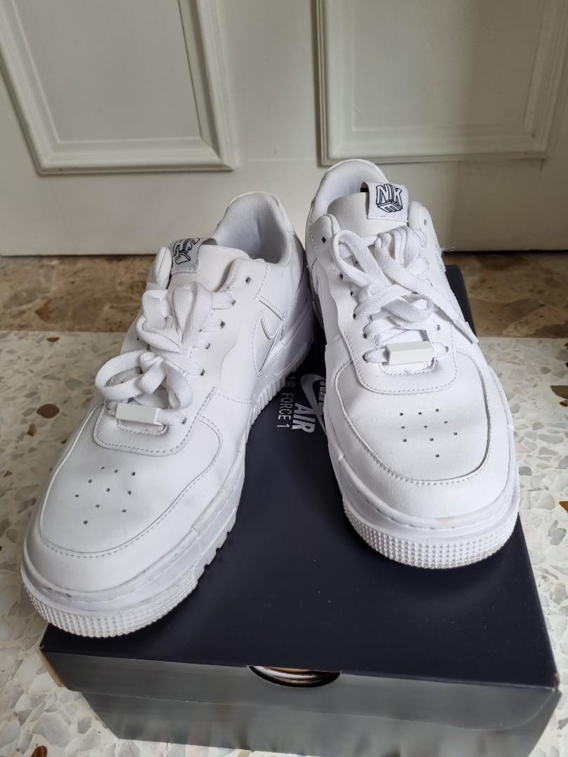 Air force discount 1 white sneakers