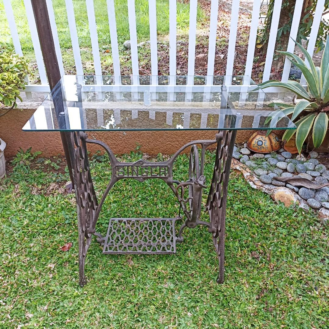 Antique Sewing Machine Table (Category: Tables & Sets) located in Davao. Submitted by papa1919 (Listing ID 1193115357, Image 2). Description: Antique Singer sewing machine stand with glass tabletop..