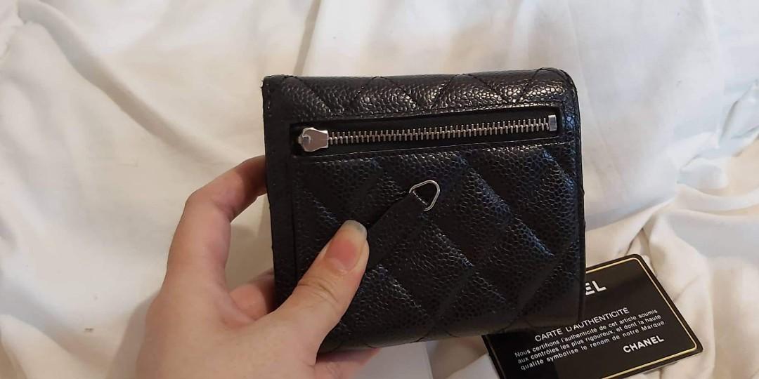 Chanel Compact wallet Caviar (Category: Luxury Bags & Wallets) located in Zamboanga. Submitted by Clairey03 (Listing ID 1193210513, Image 3). Description: Chanel Compact wallet Caviar With card and series 27 (new pa) Flaw: tanggal lang zipper.