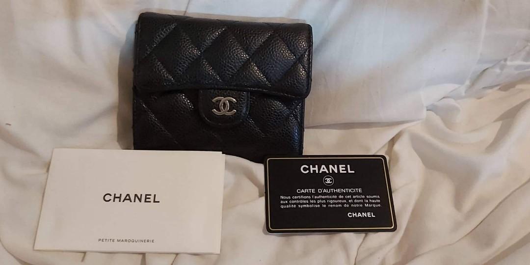 Chanel Compact wallet Caviar (Category: Luxury Bags & Wallets) located in Zamboanga. Submitted by Clairey03 (Listing ID 1193210513, Image 2). Description: Chanel Compact wallet Caviar With card and series 27 (new pa) Flaw: tanggal lang zipper.
