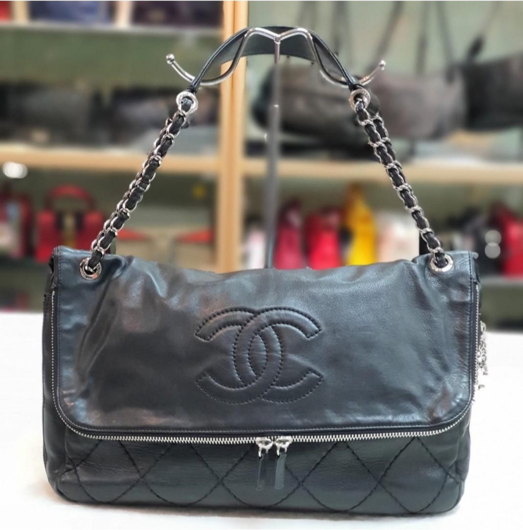 CHANEL Black Classic Wallet On Chain WOC Shoulder Bag Lambskin L44