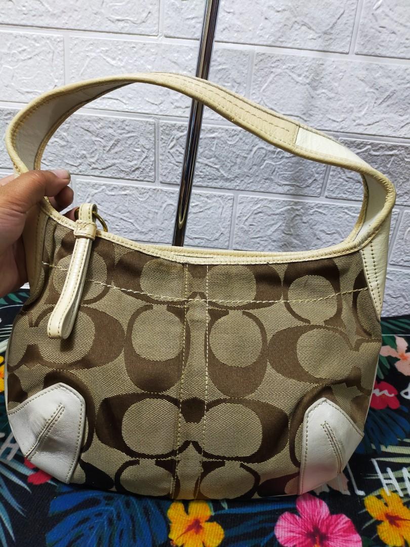 COACH PURSE ERGO SOHO (Category: Luxury Bags & Wallets) located in La Trinidad. Submitted by xef06 (Listing ID 1193190049, Image 1). Description: kili kili bag super nice 11 inches W 7 inches H via tape measure.
