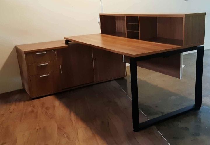 L outlet counter table