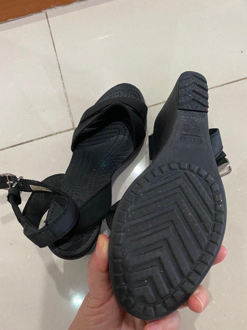 womens crocs house shoes