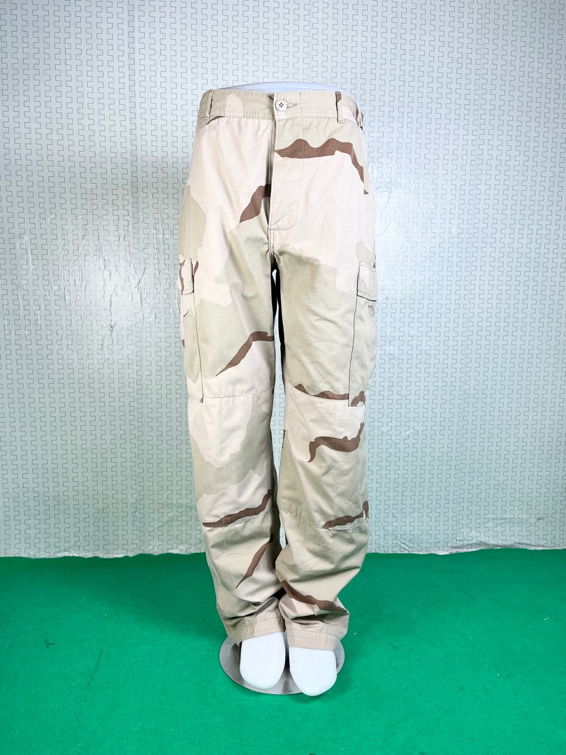 Desert camo military cargo pants 34, Fesyen Pria, Pakaian , Bawahan di