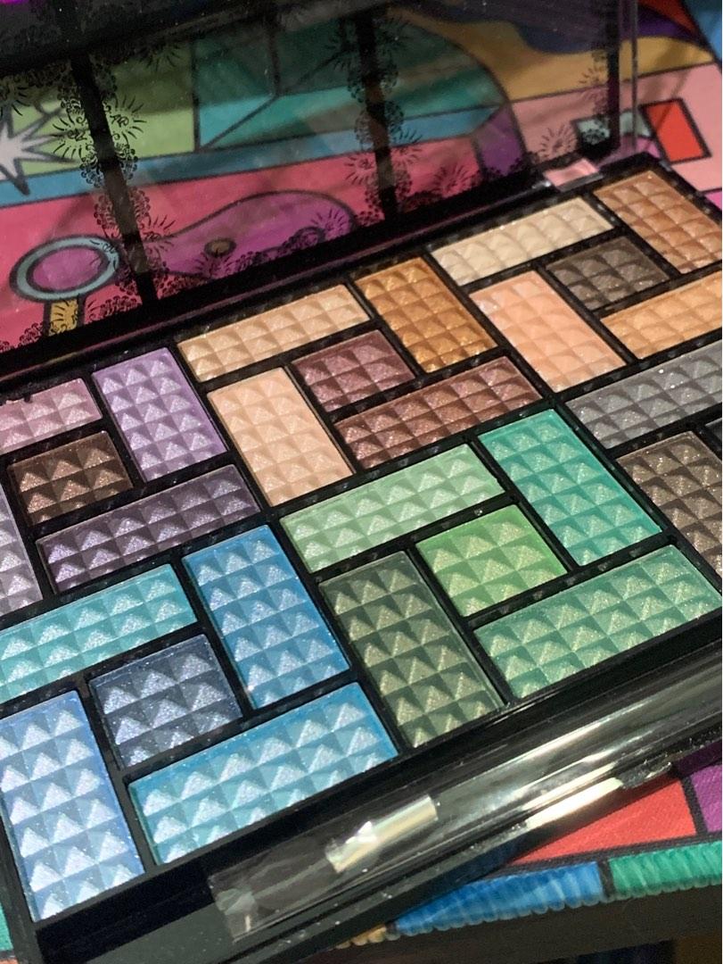 Dolly Angel Glitter Eyeshadow Palette, Beauty & Personal Care, Face