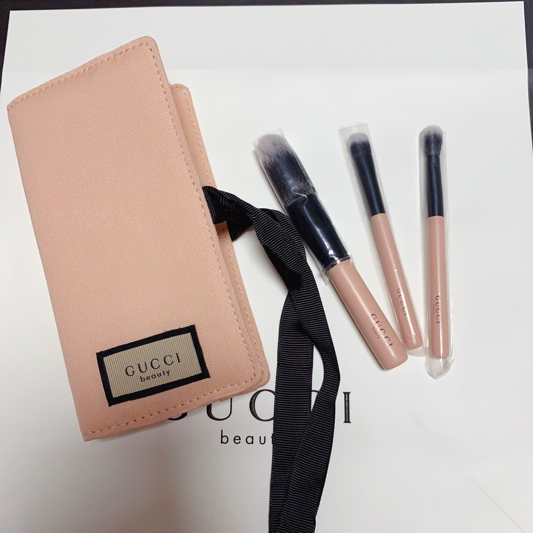 Gucci Makeup Brushes with brush cover, Beauty & Personal Care, Face, Makeup  on Carousell