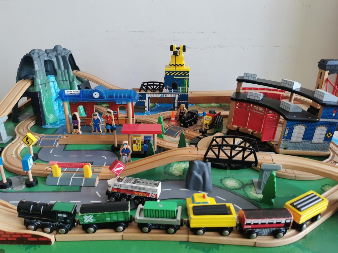 Imaginarium Rocky Mountain wooden train table with light and sound