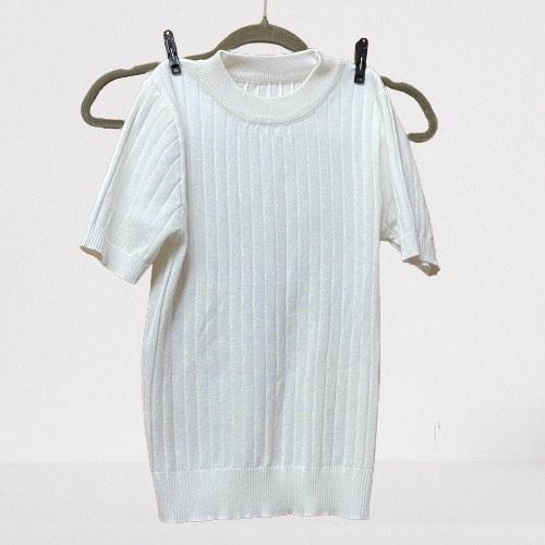 Knitted Blouse (white, formal) (Category: Blouses) located in Las Pinas. Submitted by sunbeam_ (Listing ID 1193036725, Image 1). Description: ❌ NO SWAPS. NO MEET UPS. 💵 BPI, GCash, Maya only (NO BDO) 💰 PAYMENT FIRST BEFORE SHIPPING 🚚 Shipping/Delivery Fee will be shouldered by the buyer.