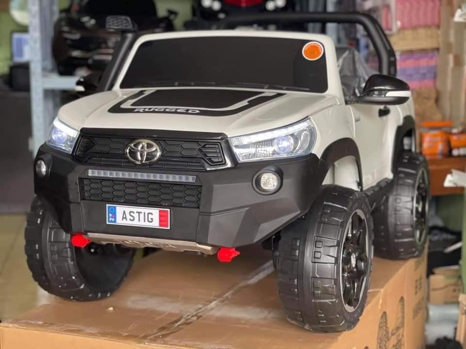 LICENSED TOYOTA HILUX KIDS CAR, Hobbies & Toys, Toys & Games on Carousell