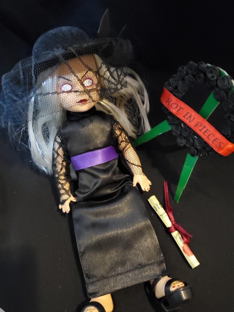 LIVING DEAD DOLLS Ms EERIE Carousell