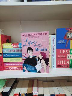 Love on The Brain — Ali Hazelwood