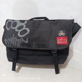 Manhattan portage x triple 8 messenger bag