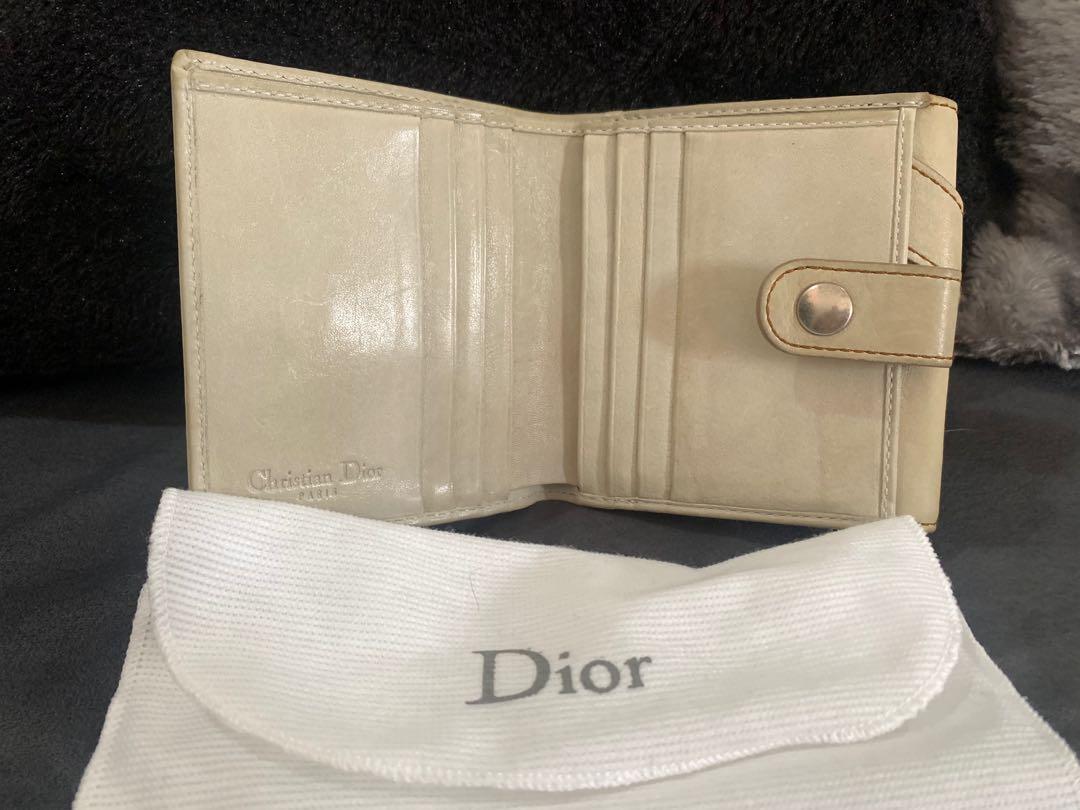 ORIG DIOR COMPACT WALLET (Category: Luxury Bags & Wallets) located in Manila. Submitted by raila.bags (Listing ID 1193090290, Image 3). Description: lahat po yan origjnal kaya wag n mag ask if orig. money back ‼️‼️.