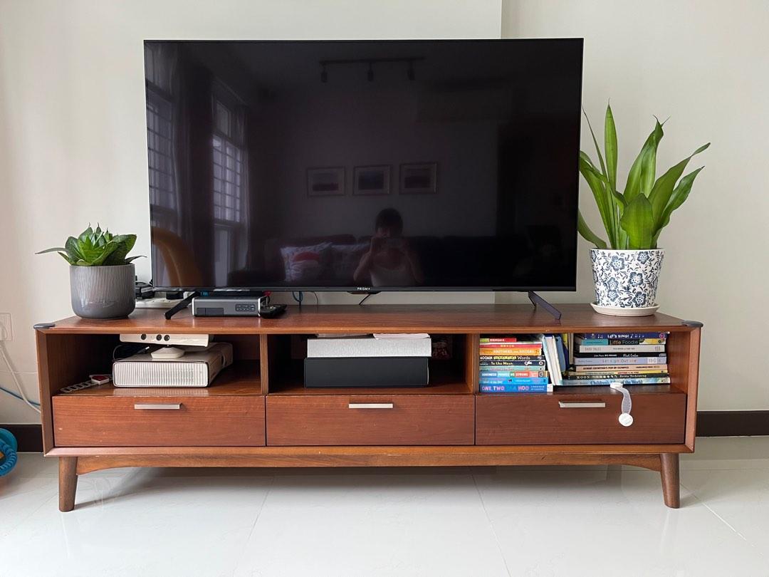 Picket & Rail TV console, Furniture & Home Living, Furniture, TV