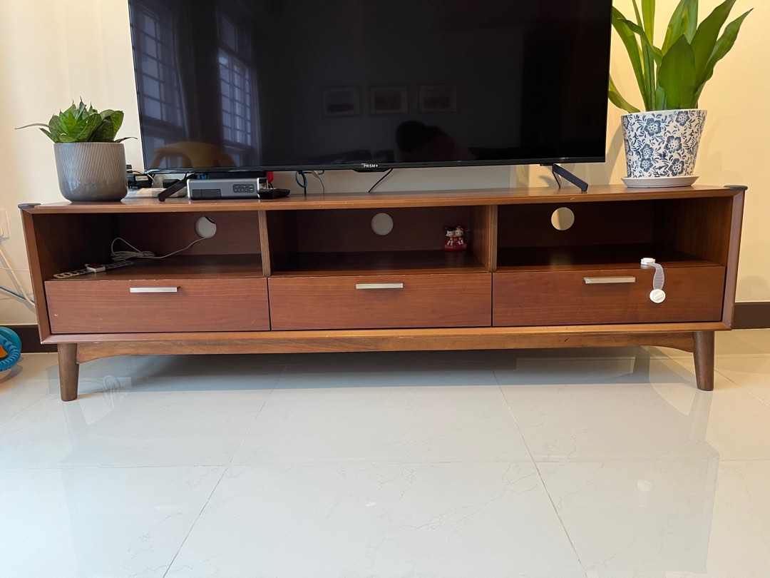 Picket & Rail TV console, Furniture & Home Living, Furniture, TV