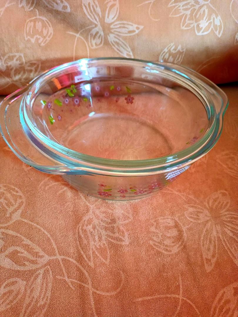 Pyrex 1.4l casserole bake ware, Furniture & Home Living, Kitchenware