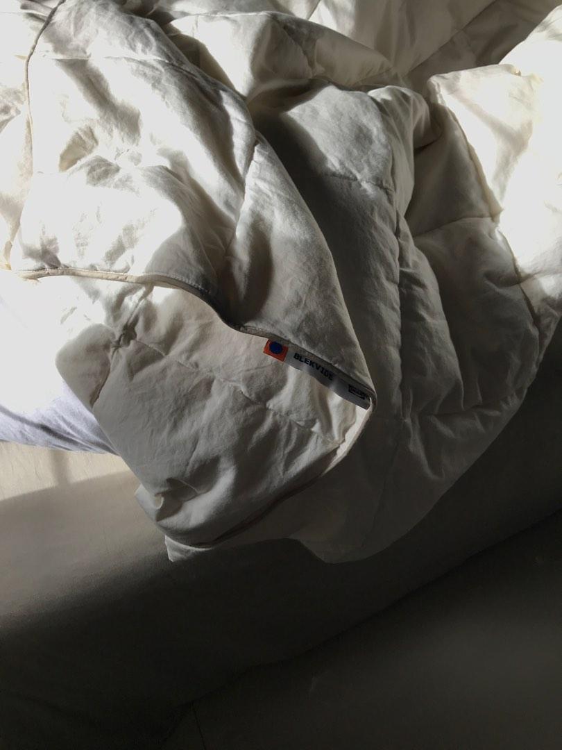 Quilt Duvet Ikea BLEKVIDE bulu angsa 240x220, Perabotan Rumah di Carousell