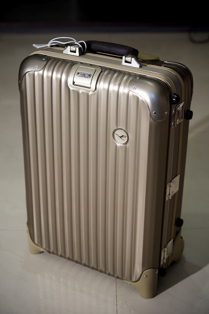 希少】RIMOWA×Lufthansa Private Jet 機内持込 RIMOWA Topas Titanium
