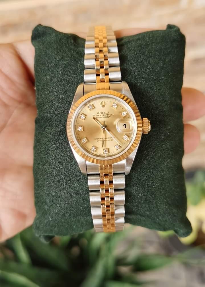 Rolex Datejust 18k Two Tone w/Diamonds (Category: Luxury Watches) located in Manila. Submitted by bagislifeshop (Listing ID 1193099055, Image 2). Description: Rolex Datejust 18k Two Tone Big Diamonds No lug holes 26mm Reference: 69173 Year: 1997 Inclusion: Watch, Garantie Paper.