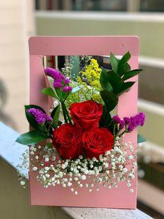 Roses Bloom Box/ Fresh Flower / Birthday/ Anniversary/Graduation/ Get well soon/ Free delivery / 向日葵花束/玫瑰花/满天星