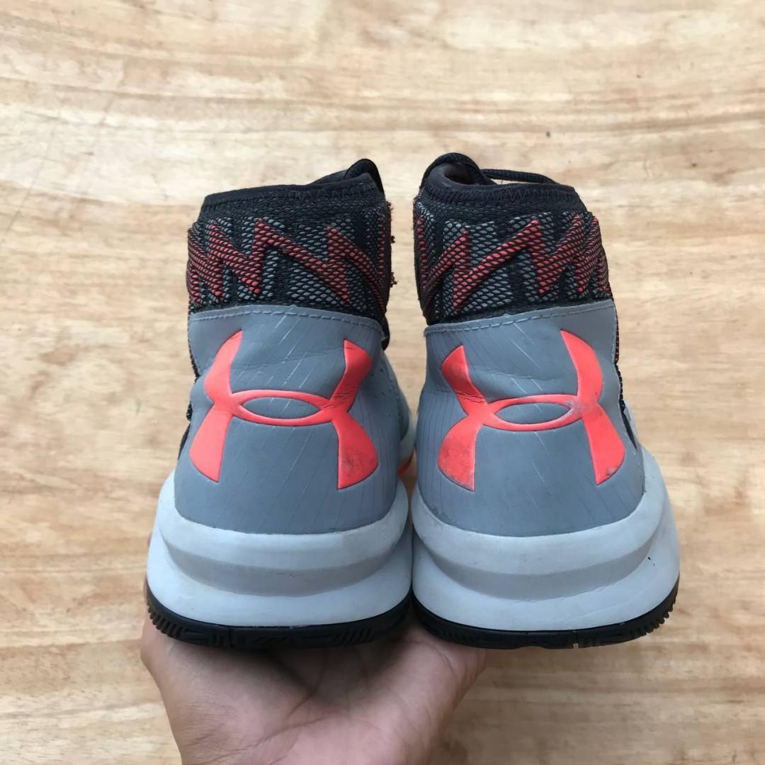 Under armour rocket top black