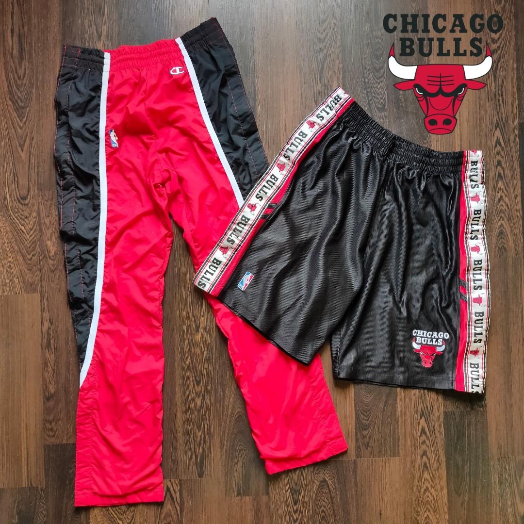 Vintage CHAMPION Chicago Bulls Basketball Shorts Red Small