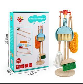 Wooden cleaning pretend play