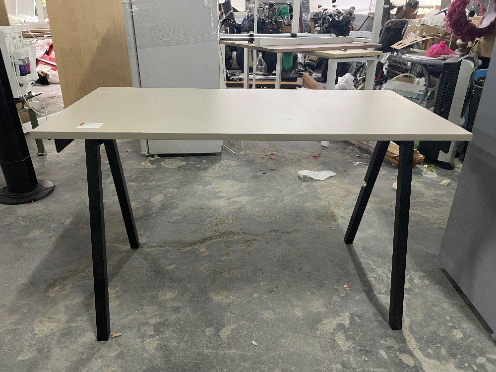 Wooden Desk with Iron Leggings White Colour / Meja Kayu dengan Bingkap ...